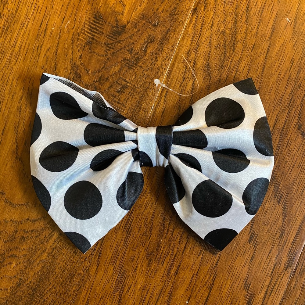 Black and White Polka Dot Bow!